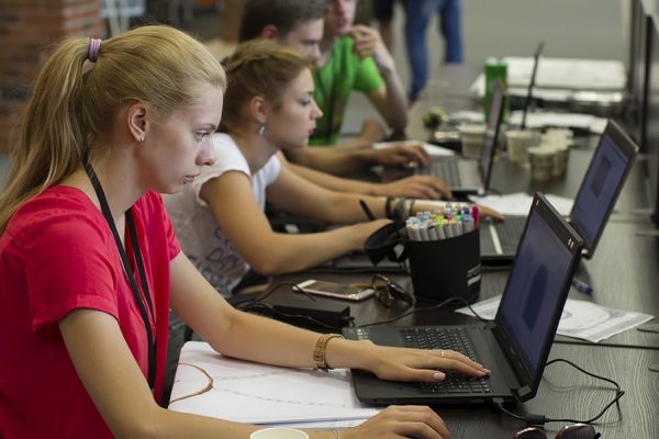 נשים מתכנתות (צילום אילוסטרציה: Lazarenko Svetlana / Shutterstock).