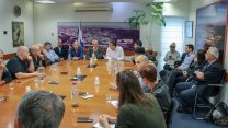 פגישת יו"ר ההסתדרות שר האוצר ושר הכלכלה עם נציגי הוועדים של חברת טבע (צילום: דוברות ההסתדרות)