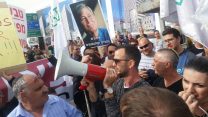 עובדי טבע מפגינים מחוץ למשרד ראש הממשלה (באדיבות דוברות ההסתדרות)