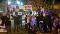 עובדי טבע מפגינים מחוץ למפעל באזור התעשייה הר חוצבים בירושלים (באדיבות דוברות ההסתדרות)