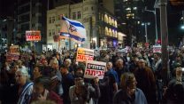 'מושחתים הביתה', הפגנה בת"א 23 בדצמבר 2017 (מרים אלסטר  פלאש90)