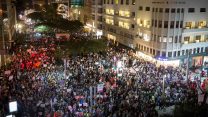 'מושחתים הביתה', הפגנה בת"א 23 בדצמבר 2017 (מרים אלסטר  פלאש90)