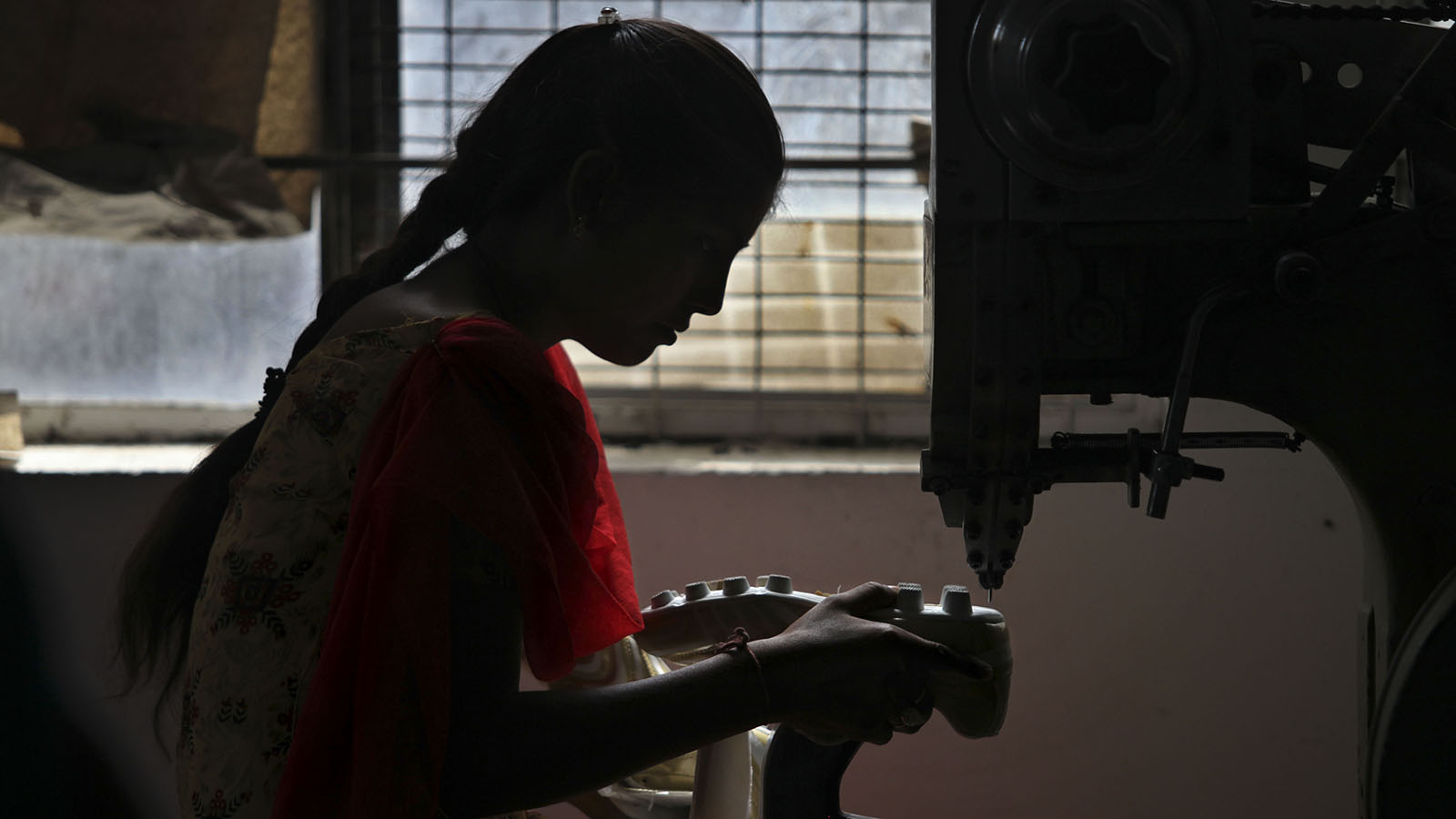עבודת ילדים במפעלים לייצור נעליים בהודו. תמונת ארכיון. (AP Photo/Altaf Qadri)