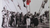 תערוכת צילומים ומעבר של נעמ"ת במסדרון הארגון (צילום: יעל אלנתן)