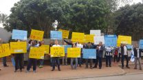 עובדי ECI מפגינים מול ביתו של שאול שני (באדיבות דוברות ההסתדרות)