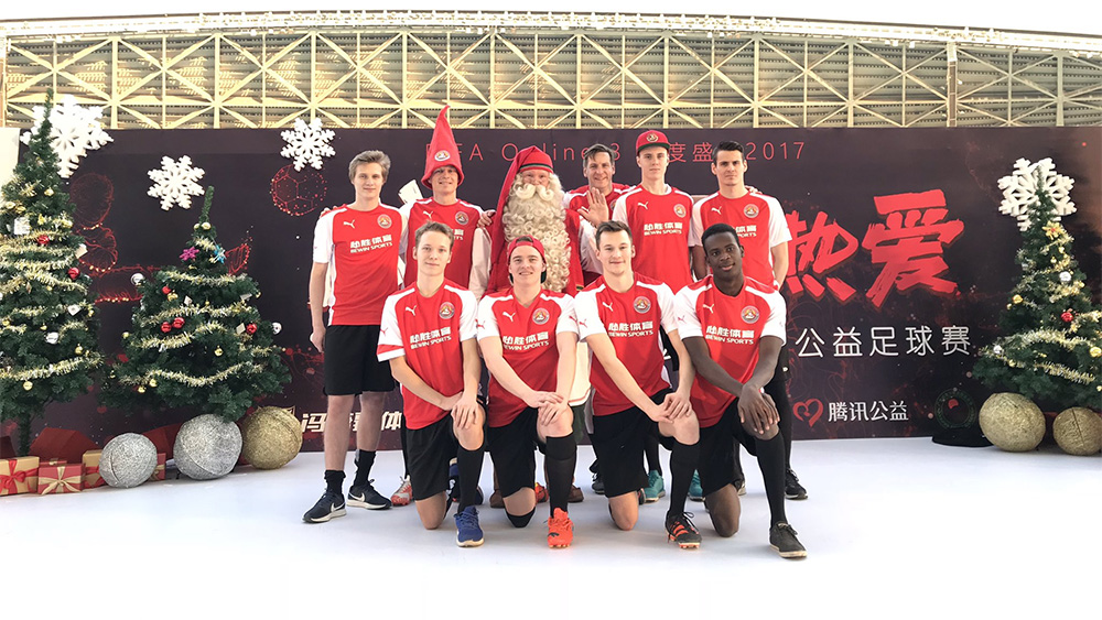 נבחרת הכדורגל FC Santa Claus (צילום מתוך חשבון הטוויטר של הקבוצה).