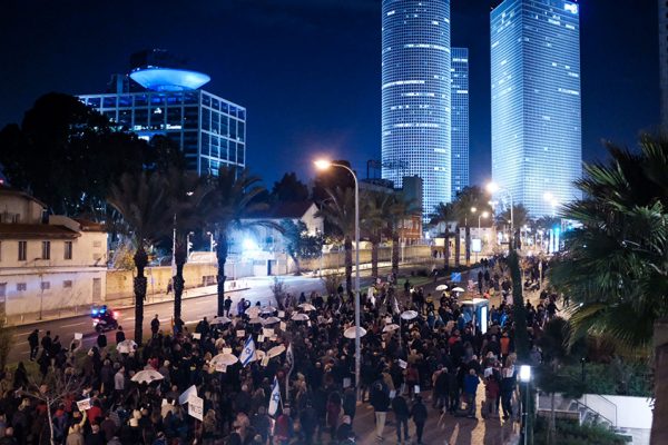 הפגנה נגד השחיתות בתל-אביב (צילום: תומר נויברג / פלאש 90).