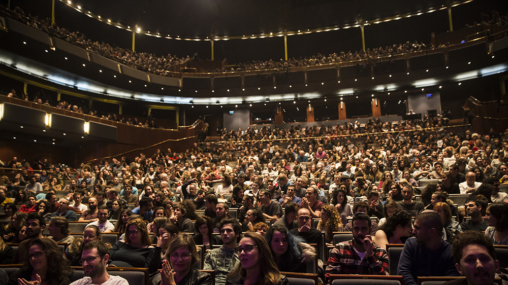 1,700 אוהדי המילה המדוברת בבית האופרה בתל-אביב ערב הסלאם הגדול (צילום: גאיה טרטל)