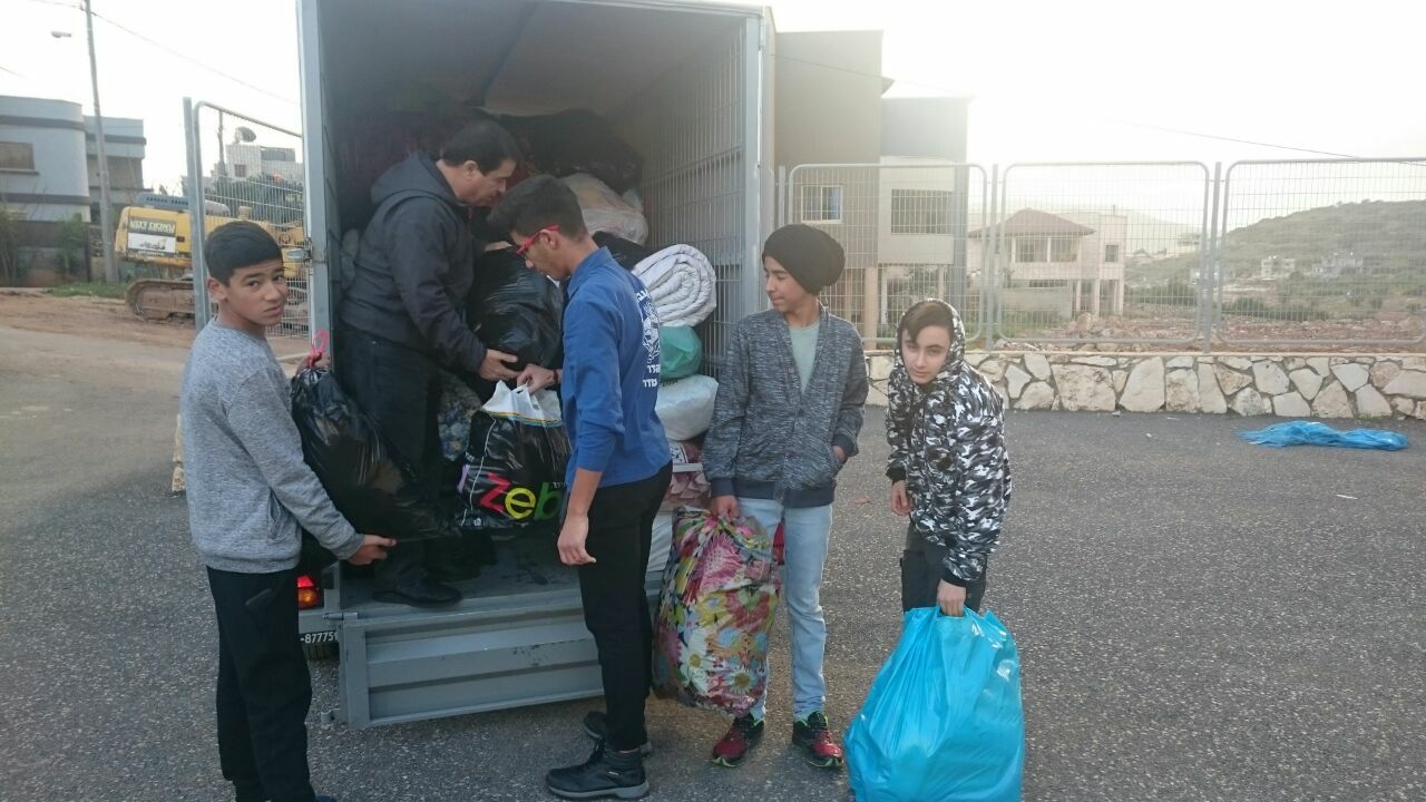מבצע ׳חום אנושי׳ לסיוע לפליטים ועקורים סורים בתנועת הנוער העובד והלומד (צילום: הנוער העובד והלומד).