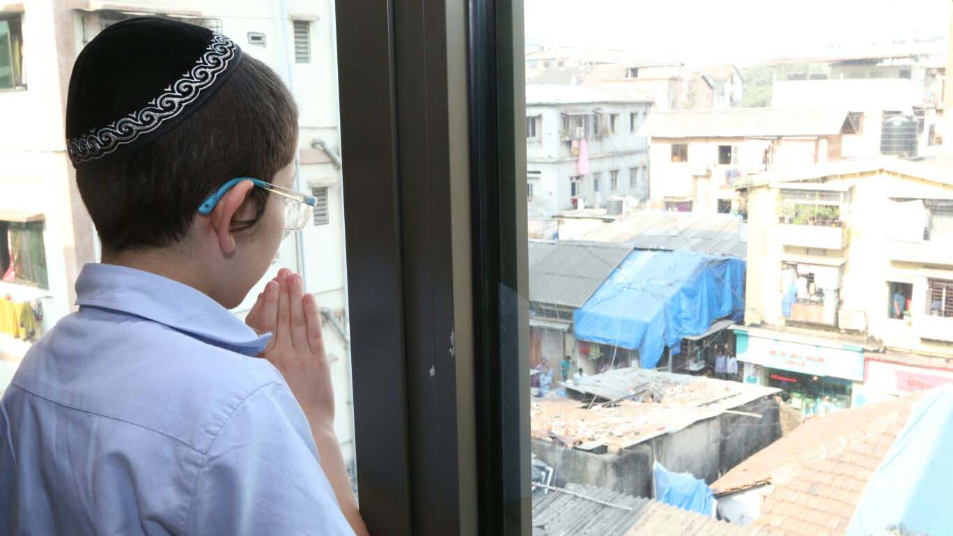 מוישי הולצברג בן ה-11 (Chabad of Mumbai / Chabad.org)