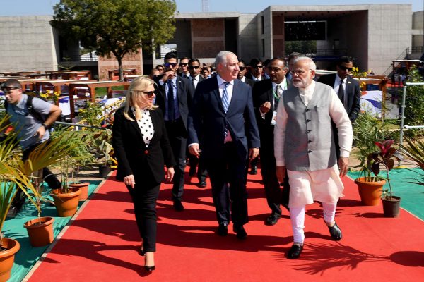 ראש הממשלה בנימין נתניהו ורעייתו יחד עם ראש ממשלת הודו נרנדרה מודי ביקרו בגוג'ארט (צילום: אבי אוחיון / לע"מ).