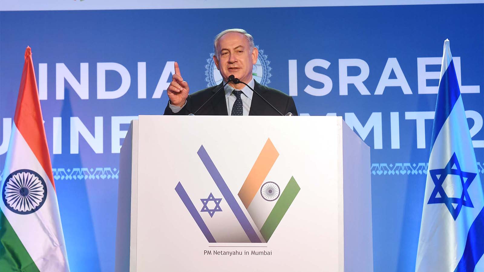 ראש הממשלה בנימין נתניהו נואם בפורום אנשי עסקים ישראלים והודים במומבאי. (צילום: אבי אוחיון, לע&quot;מ)