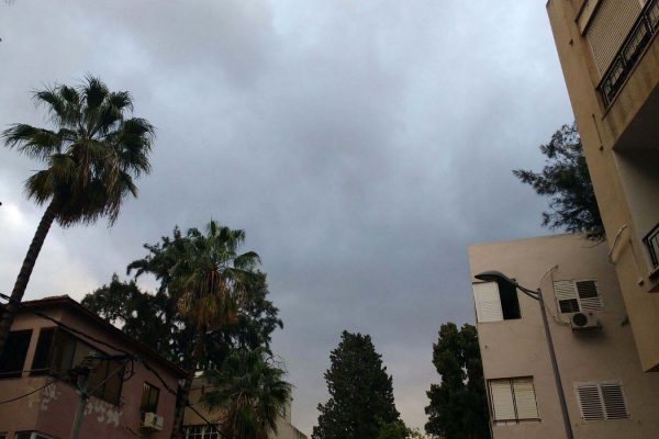שכונת הדר בחיפה בזמן הסופה 19 בינואר (צילום: יאיר ויטמן)