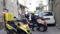 המקום בו נמצאה גופת האישה בת"א. צילום: מד"א