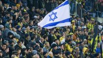 אוהדי בית"ר ירושלים ביציע המזרחי במשחק בין בית"ר ירושלים לבני סכנין, 22 בינואר (צילום: רוי אלימה/ פלאש90)