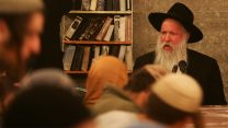 יצחק גינזבורג בשיעור (צילום: קובי גדעון / פלאש 90).