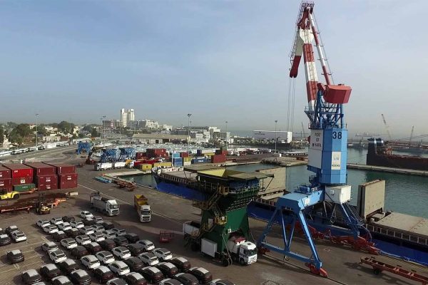 "אקו הופר - מכשור אוטומטי לשאיבת גרעינים" בנמל חיפה (צילום: נמל חיפה)