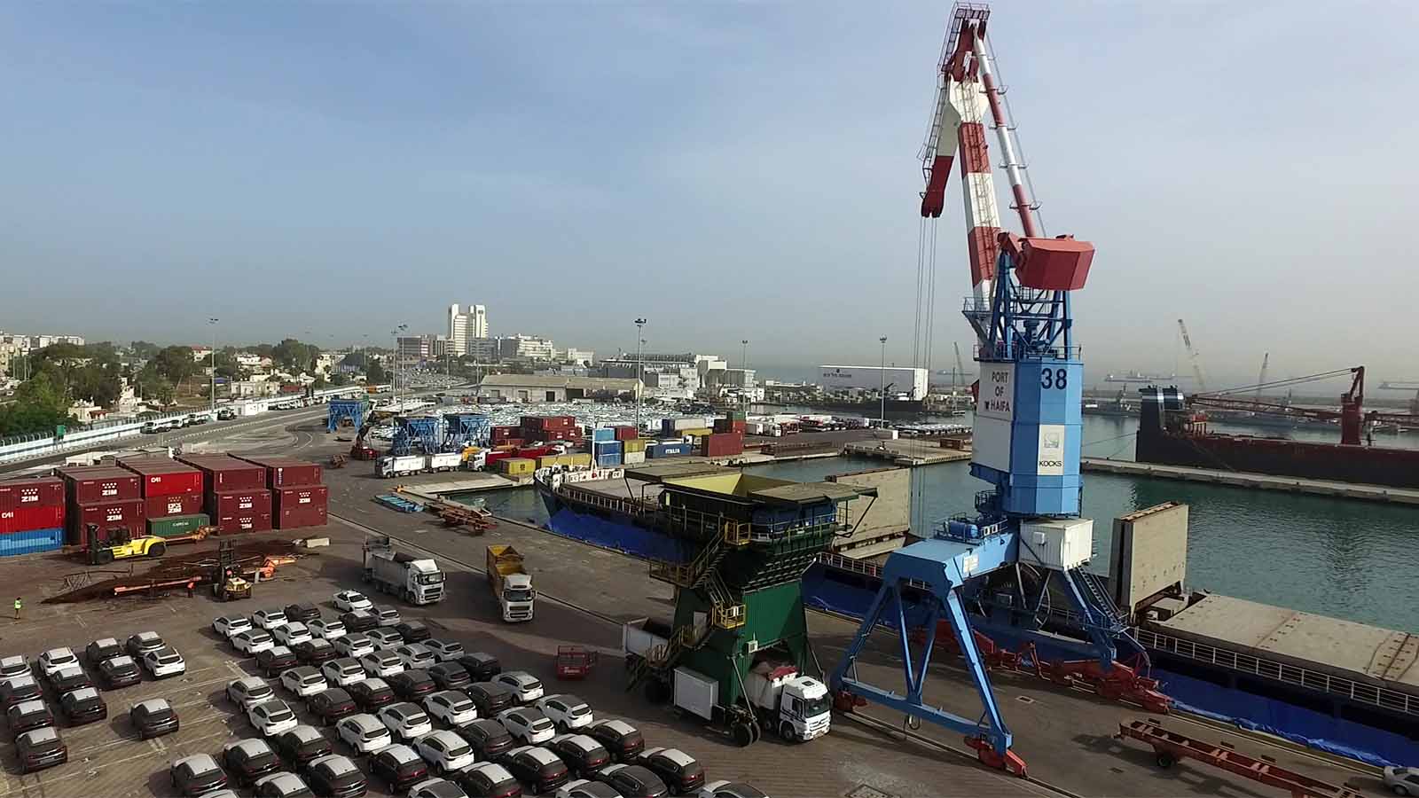 &quot;אקו הופר &#8211; מכשור אוטומטי לשאיבת גרעינים&quot; בנמל חיפה (צילום: נמל חיפה)