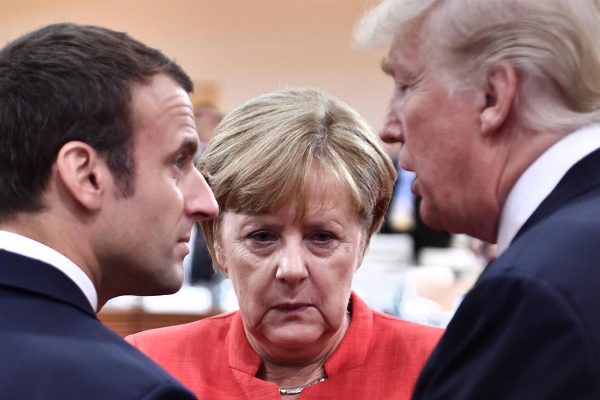 טראמפ, מרקל ומקרון בועידת G-20  ביולי 2017 (צילום: John MacDougall/Pool Photo via AP)