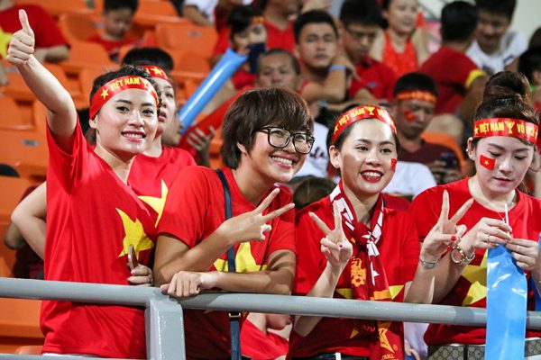 אוהדות נבחרת וייטנאם בכדורגל (צילום ארכיון: VOXSPORTS VOXER / Flickr).