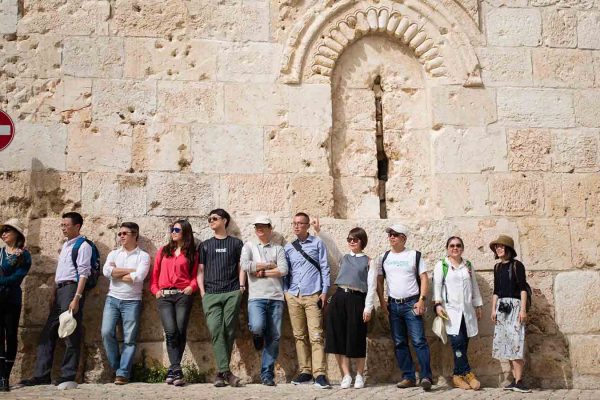 קבוצת תיירים בעיר העתיקה בירושלים (צילום ארכיון: קורינה קרן/ פלאש90)