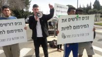 מפגינים חוסמים את הכניסה לכנסת בזמן הדיון לקראת קריאה שניה ושלישת של החוק להעלאת קצבאות הנכות. (צילום: ארגון ה-נכים)