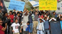 הפגנה מול שגרירות רואנדה בהרצליה (צילום: יהל פרג')