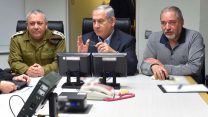 ראש הממשלה בנימין נתניהו, שר הביטחון אביגדור ליברמן והרמטכ"ל רא"ל גדי איזנקוט, התייעצות הביטחונית יחד עם בכירי מערכת הביטחון בצהריים. 10 בפברואר (צילום:  אריאל חרמוני, משרד הביטחון)