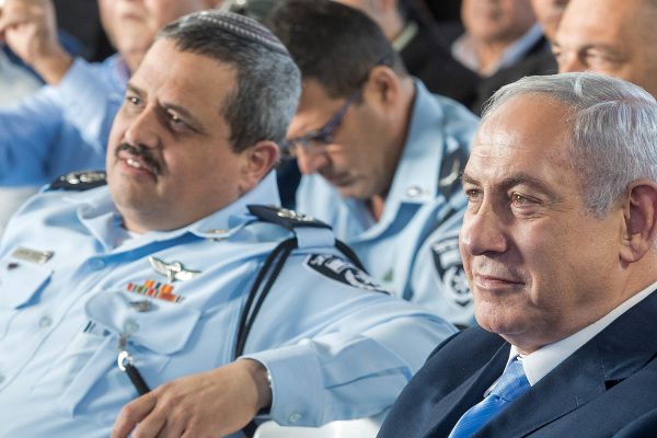 ראש הממשלה בנימין נתניהו ומפכ״ל המשטרה רוני אלשיך (צילום: באסל עווידאת / פלאש 90)