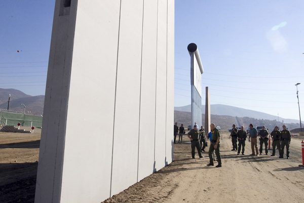 אתר הבנייה של חומת גבול ארה״ב-מקסיקו (צילום: John Gibbins/The San Diego Union-Tribune via AP, Pool).