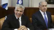 נתניהו ולפיד בישיבת ממשלה באוקטובר 2014 (צילום: מארק ישראל שלם/ פלאש90)