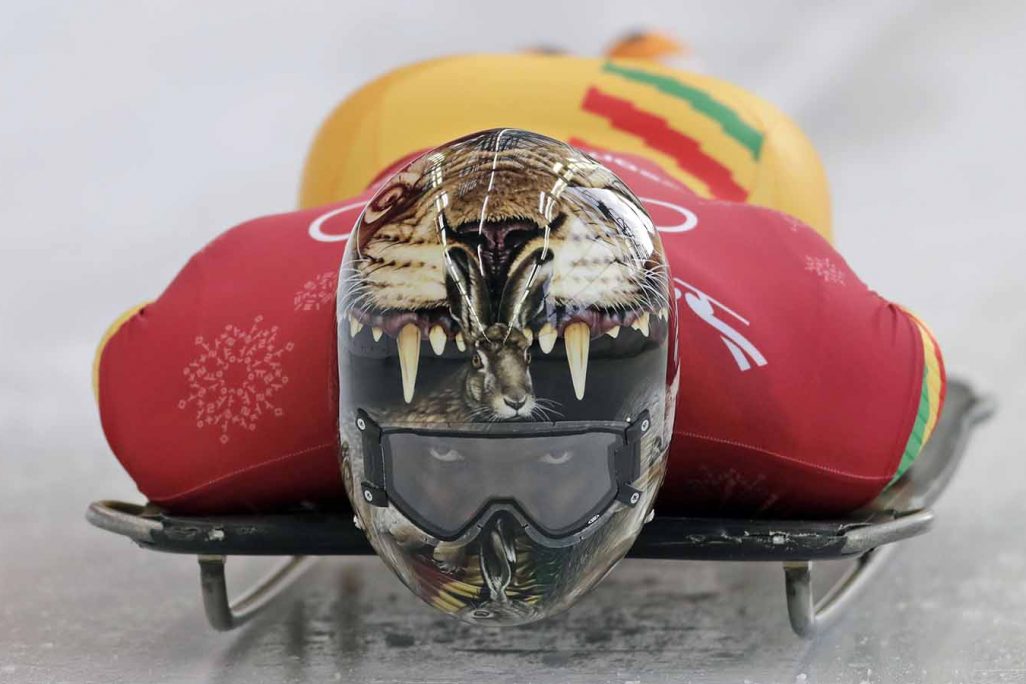 אקואסי פרימפונג  מתחרה באולימפיאדת החורף בקוריאה. 14 לפברואר, 2018. (AP Photo/Wong Maye-E)