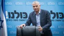כחלון אוחז בכיסא (יונתן זינדל  פלאש90)