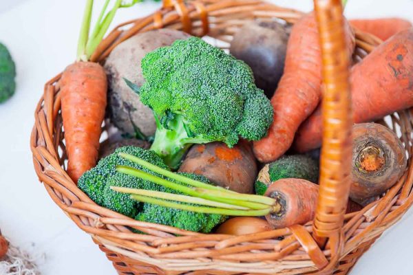 משלוח מנות של ירקות אורגנים (Shutterstock)
