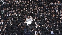 הלווית הרב שמואל אוירבך (צילום: יונתן זינדל / פלאש 90).