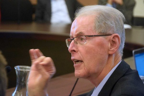 יעקב גנות מנכ"ל רשות שדות התעופה בוועדת הכספים בנושא תשלומי הארנונה של נמל התעופה בן גוריון (צילום: עמר כהן)