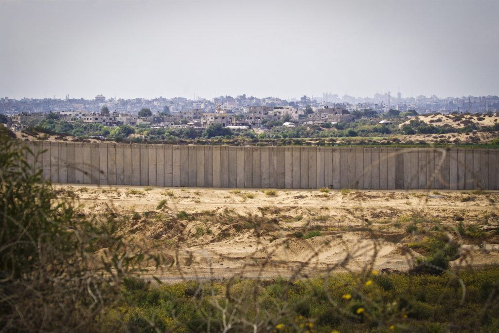 רצועת עזה מבעד לגדר הגבול באזור נתיב העשרה, ארכיון. (צילום: דורון הורוביץ/ פלאש 90).