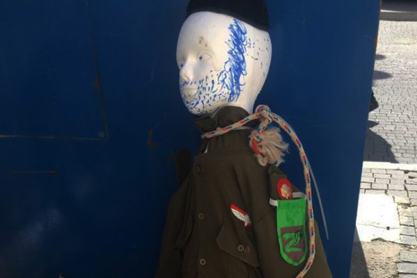 בובת חייל חרדי היום במאה שערים (צילום: דוברות המשטרה)