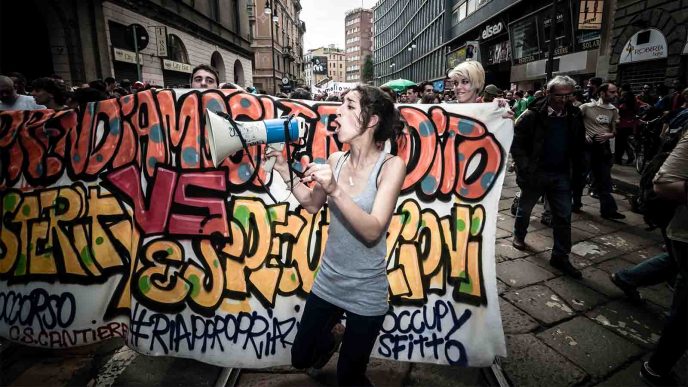 איטלקים באחד במאי מוחים נגד מדיניות הצנע שנכפתה על איטליה. מאי 2013 (צילום: Eugenio Marongiu / Shutterstock.com)