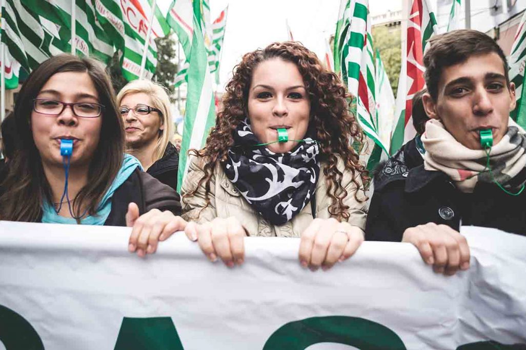 איטלקים מוחים נגד מדיניות הצנע שנכפתה על איטליה. אוקטובר 2013 (צילום: Eugenio Marongiu / Shutterstock.com)