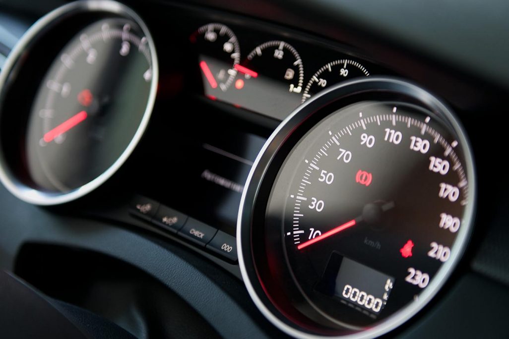 מד מהירות במכונית (Shutterstock)