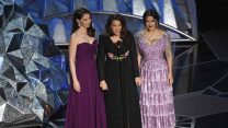 אשלי ג'אד, אנאבלה ס'ורה וסלמה האייק - שלוש מהשחקניות שהאשימו את ויינשטיין בהתנהגות מינית לא נאותה - חברו לחלק שהוקדש לתנועת #MeToo באוסקר 2018. (צילום: Chris Pizzello/Invision/AP)