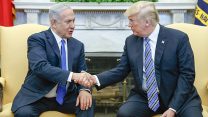 נשיא ארה״ב דונלד טראמפ וראש הממשלה בנימין נתניהו בבית הלבן, 5 במרץ 2018 (צילום: AP Photo/Evan Vucci).