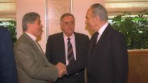 ראש הממשלה שמעון פרס ואורי לוברני (במרכז) נפגשים בירושלים עם מפקד צד"ל אנטואן לחד. ינואר 1996 (צילום: אבי אוחיון/ לע"מ)