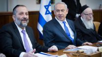 נתניהו, דרעי וליצמן (יונתן זינדל / פלאש90)