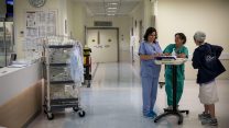 אחיות במחלקת טיפול נמרץ בבית חולים הדסה עין כרם (צילום: הדס פרוש / פלאש 90).