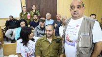 אלאור אזריה והוריו בבית המשפט, 14 במרץ 2018 (פלאש90)