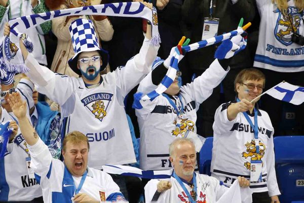 אוהדי נבחרת פינלנד חוגגים. ארכיון (AP Photo/Petr David Josek)