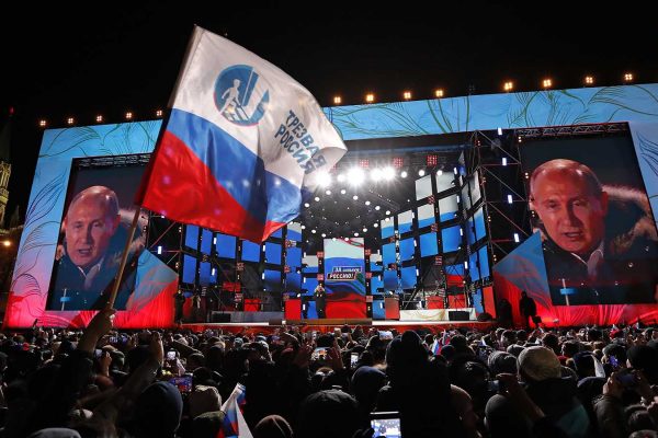 נשיא רוסיה ולדימיר פוטין בעצרת נצחון לכבוד היבחרו מחדש לתפקיד (AP Photo/Pavel Golovkin)