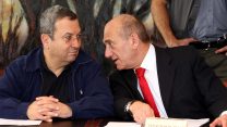 ראש הממשלה אולמרט ושר הביטחון ברק בישיבת ממשלה. יולי 2007 (צילום: אריאל ירוזולימסקי)